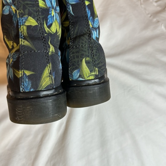 Dr. Martens Castel Floral Lace-up Ankle Boots Women’s Size 7 - Picture 5 of 11